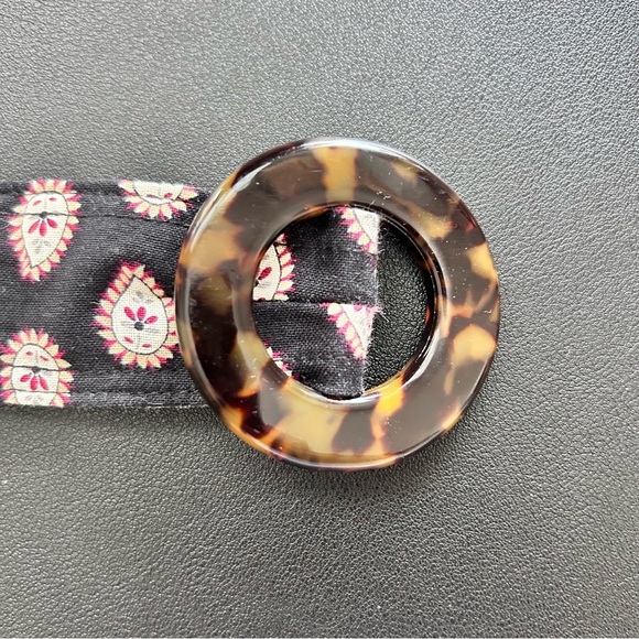 Vera Bradley Black and White Paisley Reversible Belt with Tortoise Buckle - Picture 5 of 7